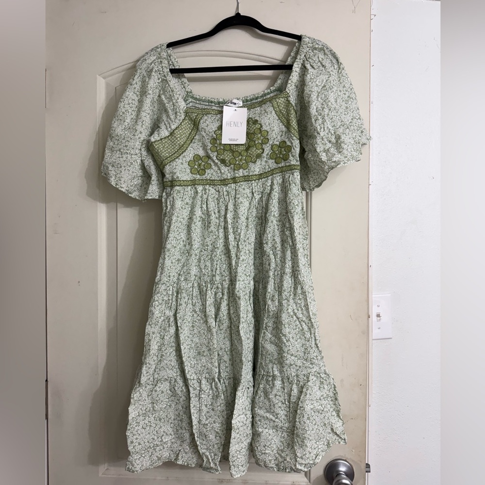 NWT- Beautiful white and green flowy floral dress, size L